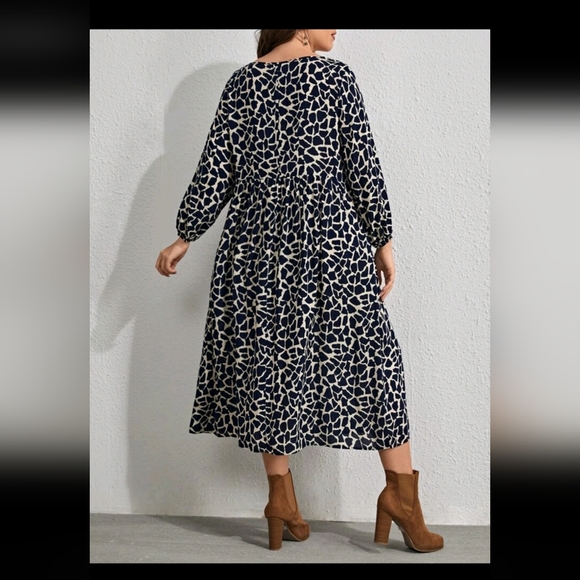 Plus, allover print, lantern sleeves - Picture 4 of 5